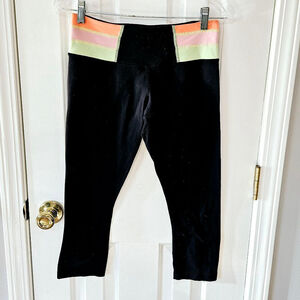 Women's Lululemon cropped Leggings, Size 6